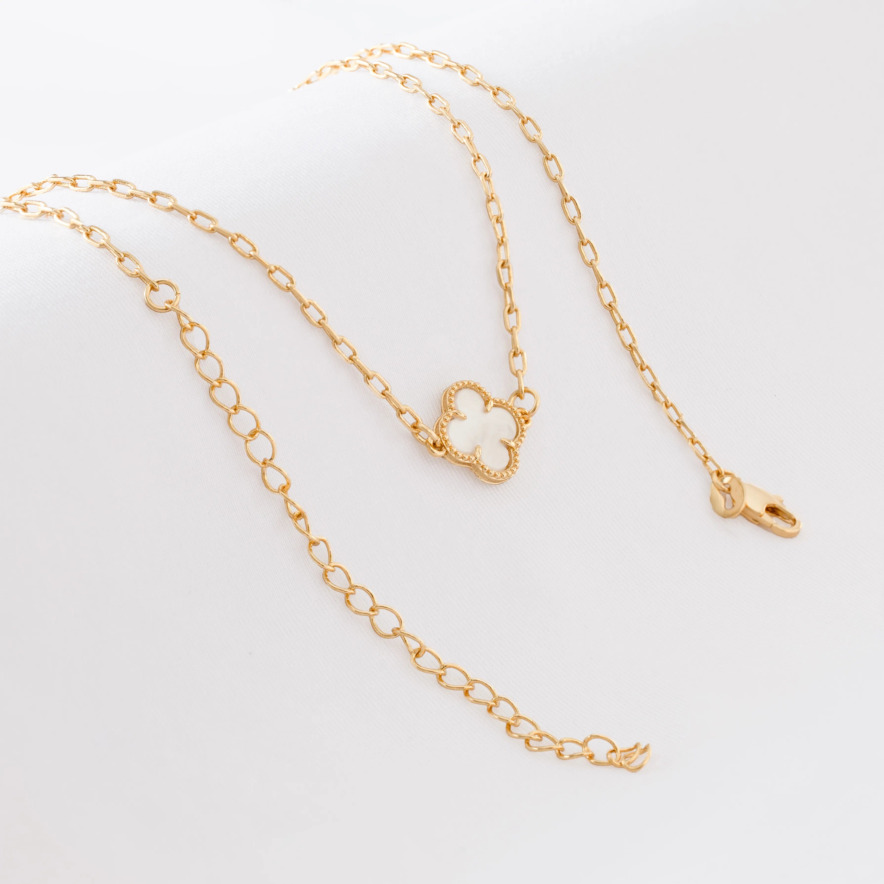 VC Mother-of-Pearl Necklace 42 cm + Extender